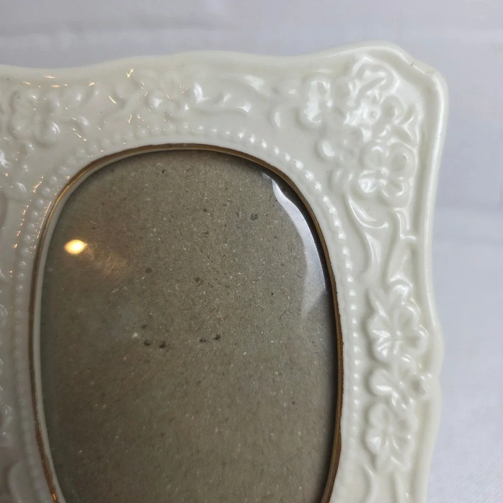 Vintage Cream Ceramic Floral Embossed Oval Picture Frame Gold Trim Tabletop